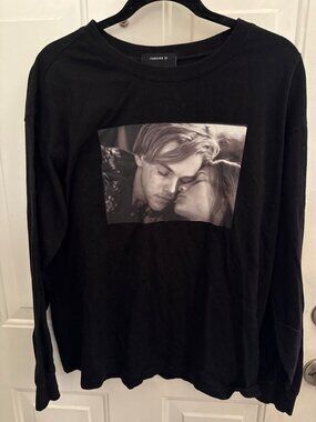 Forever 21 Black Romeo & Juliet Long Sleeve Graphic Tee Size M